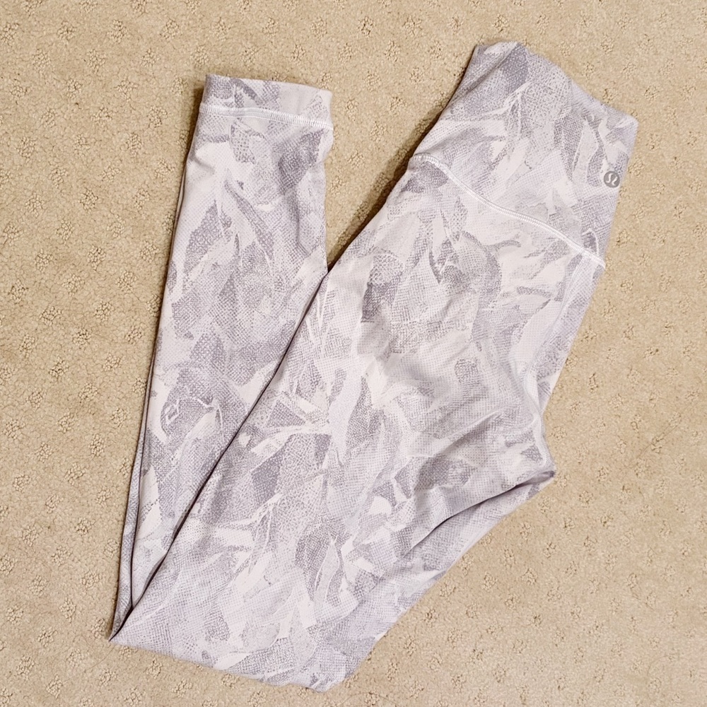 Lululemon 7/8 Patterned Leggings (Size 6)